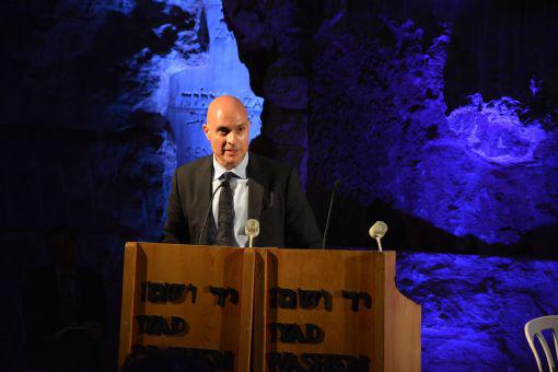 In June, on Yad Vashem's 60th Anniversary International Mission in Israel, Mark Moskowitz gave the address on behalf of Yad Vashem's friends worldwide at the closing event of the Mission, held in the Valley of the Communities.